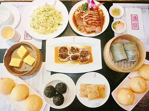 台北東區|平價精緻港式料理推薦 港式飲茶、粵菜、甜品糖朝 統領概念旗艦店 現做原木桶豆腐花 雙拼玫瑰油雞叉燒 白桃烏龍 捷運忠孝敦化站美食推薦 長輩家庭聚餐推薦