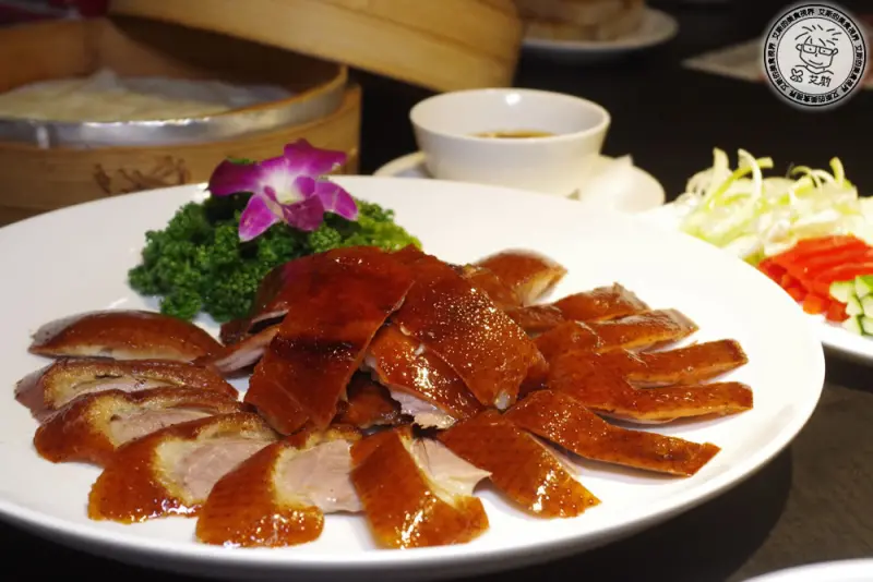 藏身熱鬧東區統領百貨二樓飄香50年的純正香港味．不論甚麼時候來都可以吃到現點現做的好味道．糖朝【台灣】