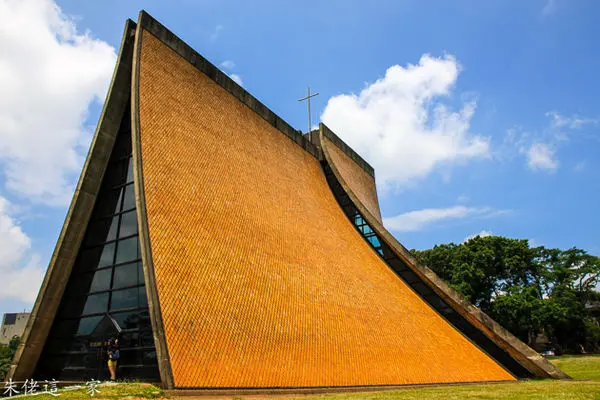 【台中景點】路思義教堂。全球最美的二十世紀現代建築名列十大榜單。牧場吃「鮮乳冰棒」好悠閒