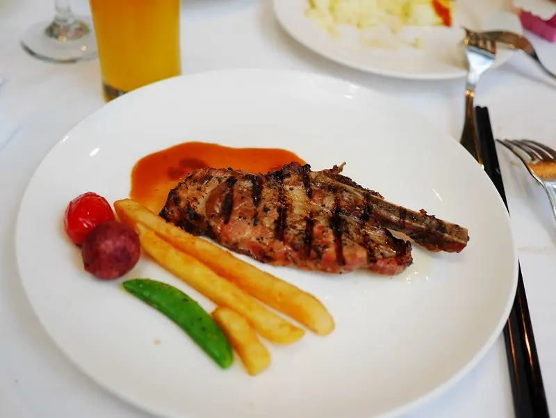 【美食】新竹.市區-國賓大飯店八方燴餐廳~buffet自助式吃到飽。主廚特製法式豬排好吃! 新竹吃到飽推薦