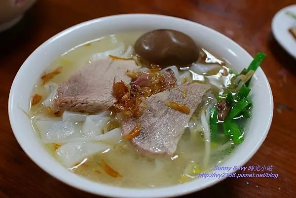 【苗栗三義食記】賴新魁麵館。國道旁的人氣排隊美食，超過一甲子的麵食小吃