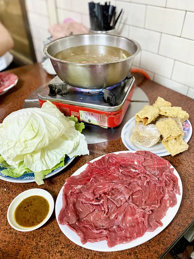 [新竹] 西市汕頭館 總店，城隍廟旁百年老店 美味汕頭火鍋 自製沙茶醬  菜單 外帶