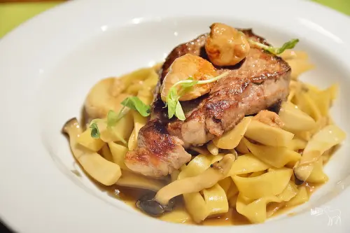 日光大道富錦廚坊,好吃的牛排與綠咖哩蝦義大利寬麵,焦糖香蕉蛋糕捲