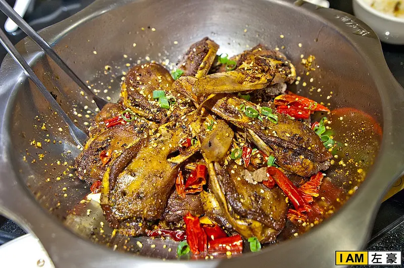 [食記] 高雄。左營區 大宅門乾鍋鴨頭 (舌麻而不辣)