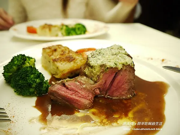 『食記』台北市．信義忠孝復興站．仁愛圓環．Saveurs歐洲風味餐坊(西式鄉村風餐廳)