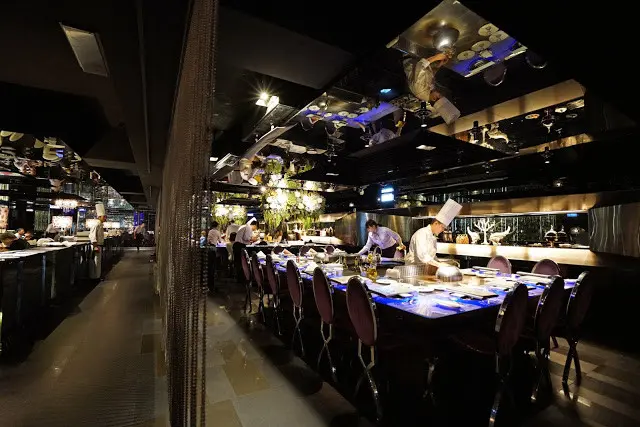 [食記] 墨賞鐵板燒。在法式時尚氛圍裡品嚐日本和牛、白蘭地櫻桃鴨胸。約會餐廳、慶生、中秋聚餐推薦--活波士頓龍蝦海陸套餐、花尾蝦海陸套餐!
