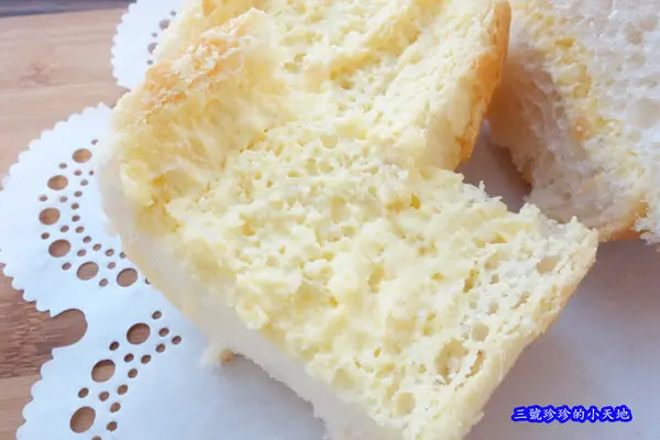 福利麵包Florida Bakery。奶油大蒜法國麵包。蒜香濃郁口感酥脆具有嚼勁。讓人一吃就愛上停不了口啦！