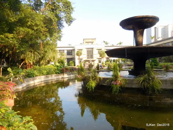 (台北捷運板南線國父紀念館站周邊好去處)「松山文創園區」3-2 --- 盡展西式古典風情的「巴洛克花園」。