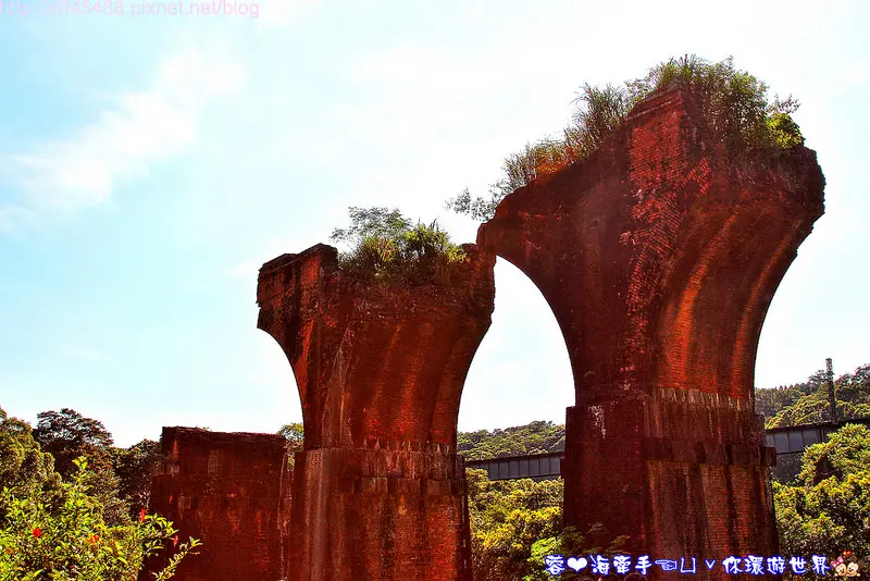 【苗栗旅遊】龍騰斷橋♥紅色斑駁的磚造鐵道橋樑，彷彿像是沉思的老爺爺般