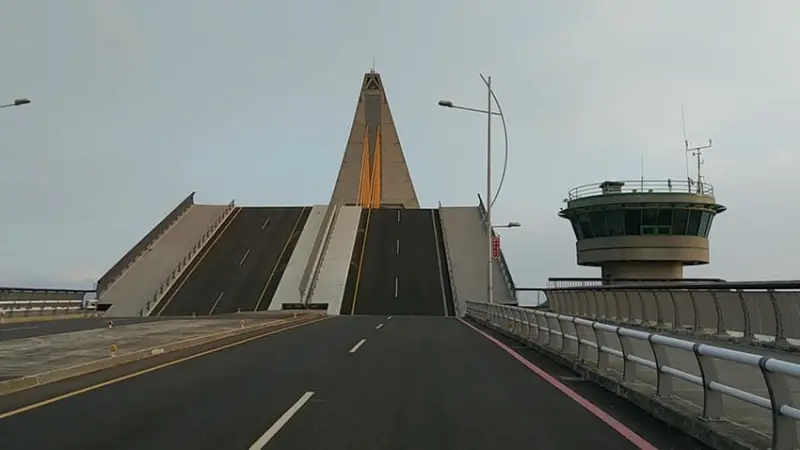  等待驚喜的一刻 【鵬灣跨海大橋】令人屏息以待的開橋秀