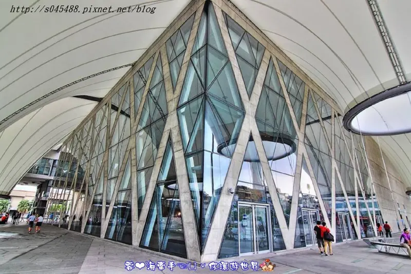 【高雄】美麗的藝術造景。歌手拍MV場景，室內也有熱氣球展ღ大東文化藝術中心