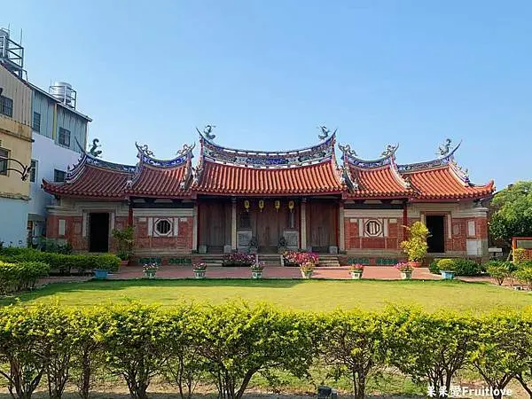 讀萬卷書，行萬里路，活到老學到老  培育文學的在地搖籃，探索古蹟的歷史與建築之美　親子寵物友善　毛孩不限大小　最少牽繩即可