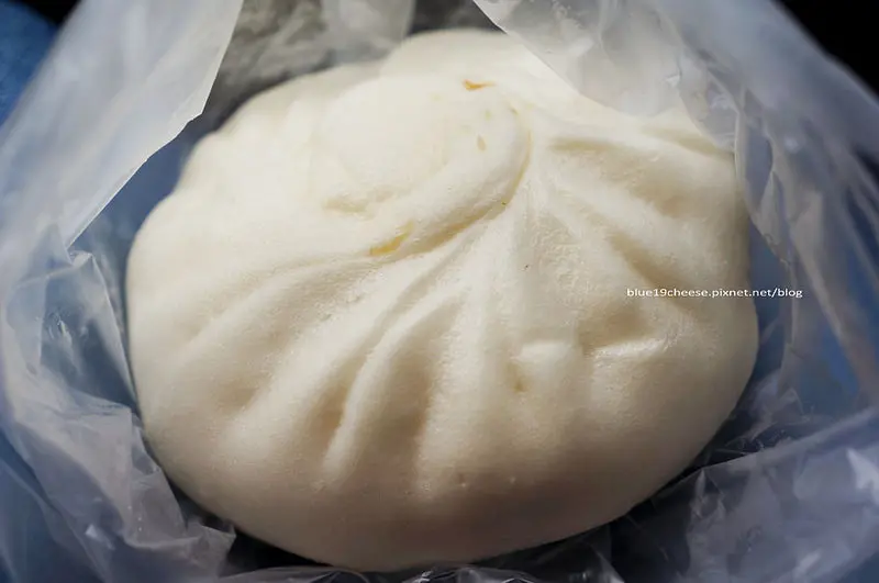 【宜蘭礁溪小吃美食】礁溪包子鰻頭專賣店 - 只賣包子饅頭的銅板美食.有椅子坐你就還有機會吃的到喔.必吃!