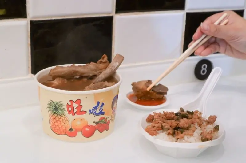 【2020米其林必比登推薦】陳董藥燉排骨：味道沒以前那麼好吃，不知道是我變了還是他們變了 /饒河夜市必吃美食