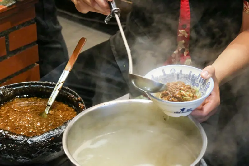 【台南美食】度小月擔仔麵 中正旗艦店 百年老字號  國寶級美食