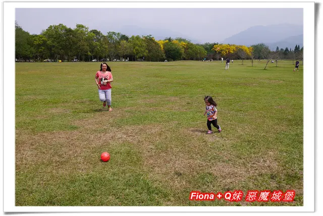 【南投。埔里】暨南大學綠草皮野餐+米田貢吃酥餅、搭小火車+埔里酒廠享用酒香香腸，悠閒愜意的親子一日遊 !