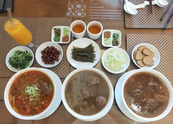 肉質軟嫩鮮香的優質牛肉麵"台北內湖頂級牛肉麵美食推薦-牛爸爸牛肉麵"