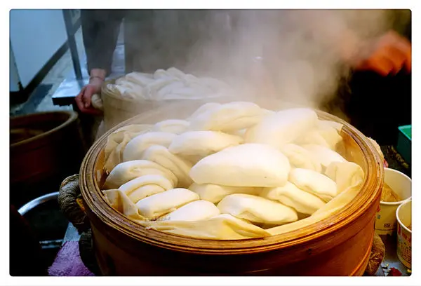 藍家割包 ~ 公館商圈人氣排隊店．割包配撞奶也好搭 - 捷運公館站