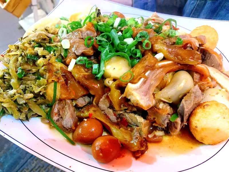 【台北師大】師大夜市美食-燈籠滷味創始店！平價好吃滷味！免低消、內用有座位、冷氣開放、飲料無限暢飲！（捷運台電大樓站美食） @猴屁的異想世界