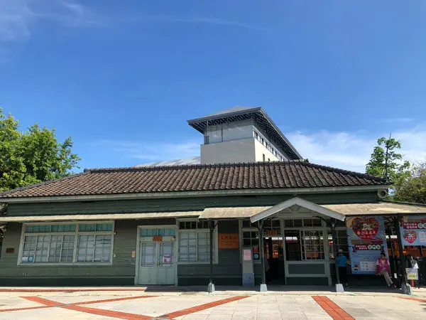 圓圓家出去玩-<嘉義景點>百年車站北門驛，昔日的阿里山小火車景點，懷舊復古風情，順遊沉睡的森林及檜意森活村