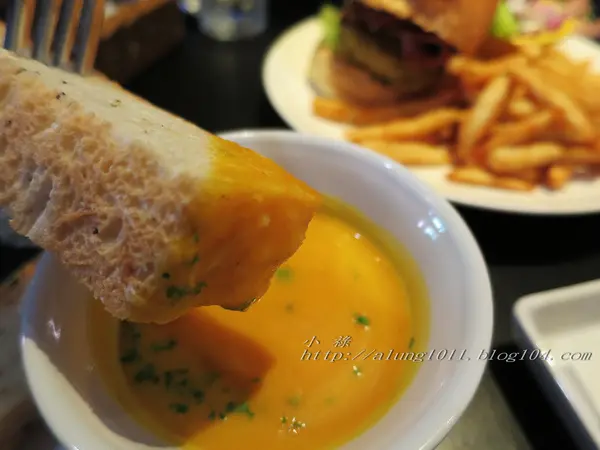 咖啡館＋藝文空間的好所在  ..MARS 睦工場