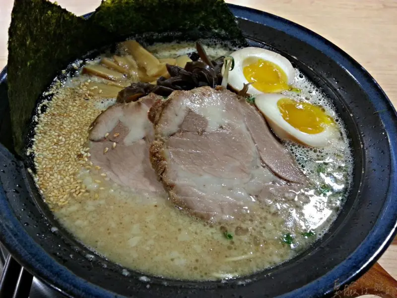 內湖‧一代目豚骨家(一碗入魂，CP值超高豚骨拉麵)