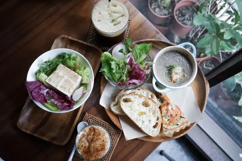 『 a day 日常生活咖啡X魔王』台北信義區 松山文創園區不限時咖啡廳也是一間風格選物店 Drink Food Zakkz 捷運市政府站『內文有店家資訊與菜單』