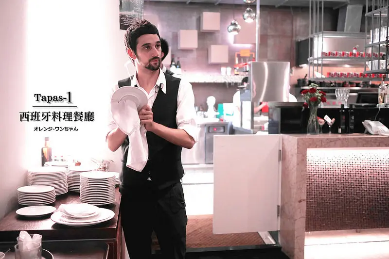 【台中散策食記】Tapas-1/達吧斯萬 西班牙料理餐廳 公益路│南屯區：週末夜把酒言歡小酒館首選～西班牙海鮮燉飯地道實在鮮味滿滿～粉嫩燉牛舌甜香清爽～還有西班牙帥哥服務生與好酒乾杯！