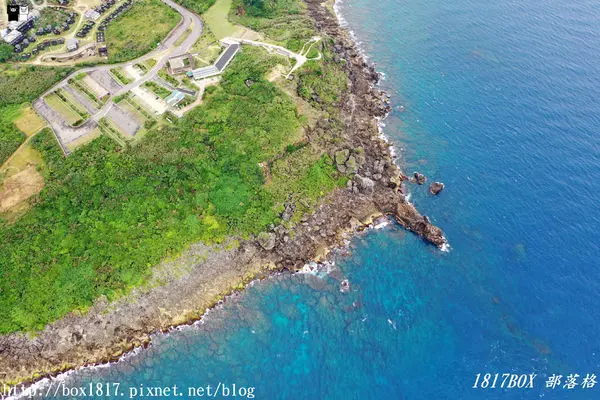 【屏東。恆春】貓鼻頭。形狀若蹲仆之貓。珊瑚礁海岸侵蝕地形。鳥瞰似女孩子的百褶裙。有裙礁海岸之稱。空拍攝影記錄