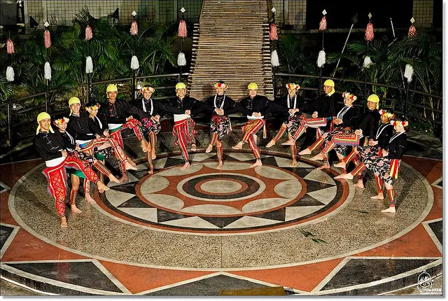 『台東。知本』 知本老爺溫泉酒店-青翠山林環繞的東台灣第一家國際級溫泉渡假休閒旅館。 知本老爺酒店服務最優值，溫泉品質一流，每晚還有原住民歌舞表演。入住再搭配台東好玩卡套票這樣玩最划算。