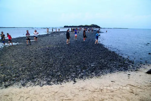 奎壁山摩西分海。走到海中央很讚。但要記得看潮汐表喔~