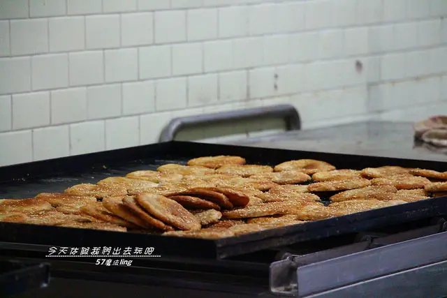 三合餅舖。四十年巷子內的老店。巷弄中的巷子內飄香美食