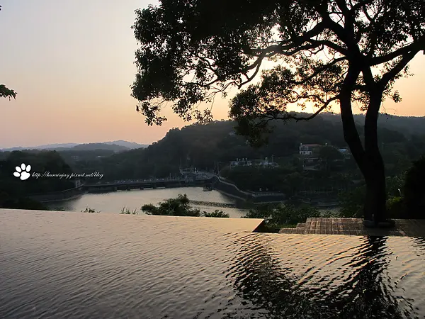 【新竹】峨嵋湖‧二泉湖畔咖啡民宿‧水上的水上建築