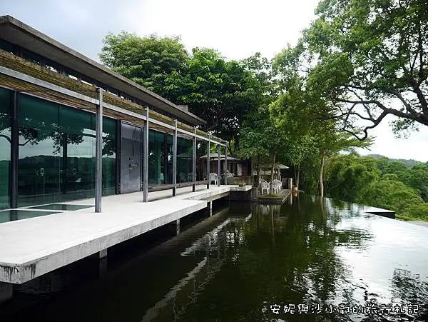 【新竹景觀餐廳】峨眉湖景點  清水模玻璃咖啡廳賞湖景  二泉湖畔咖啡