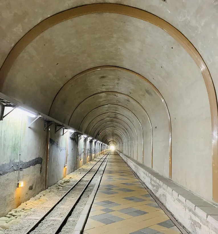 桃園大溪舊百吉隧道。走入延伸的線條漩渦。免費景點