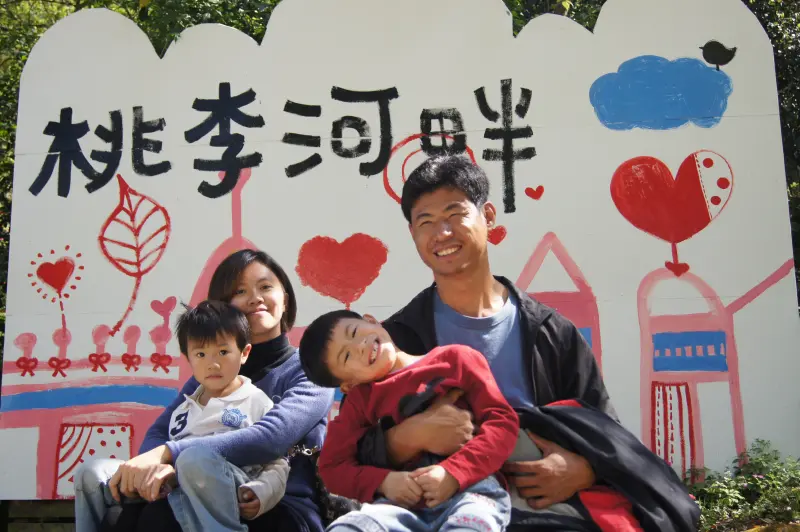 [旅遊分享]~2013/過年就是要出去踏踏青.去吃飯之[新社:桃李河畔(親子餐廳)]