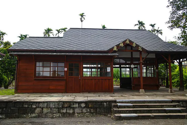 [嘉義 ⊙竹崎]鹿麻產火車站。小小的美麗的檜木車站。