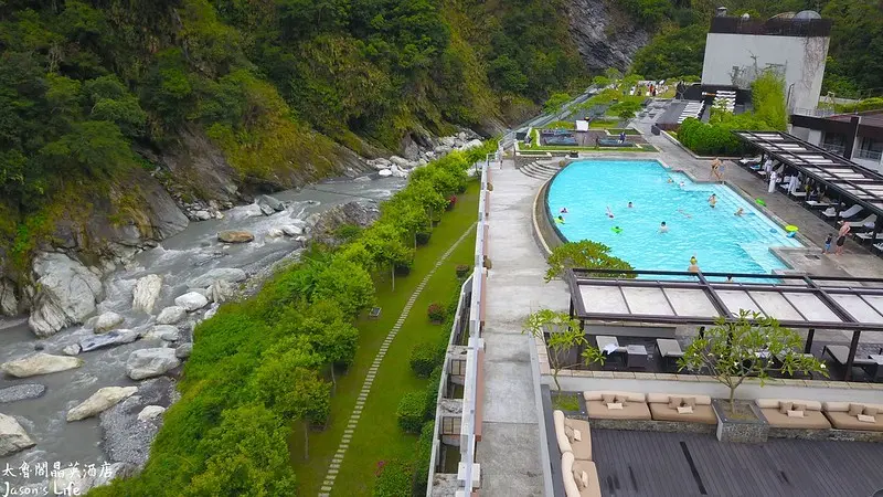 【花蓮秀林｜住宿】太魯閣晶英酒店 Silks Place Taroko。一泊二食，峽谷露天游泳池，晚上營火演唱、峽谷電影院，一整天不無聊