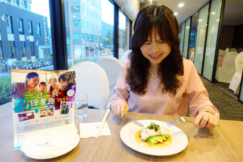 淡水二日遊-淡水亞太飯店+秀233魚藏文化館一泊二食繪畫趣，淡水新玩法，淡水飯店住宿+美食+ DIY彩繪體驗