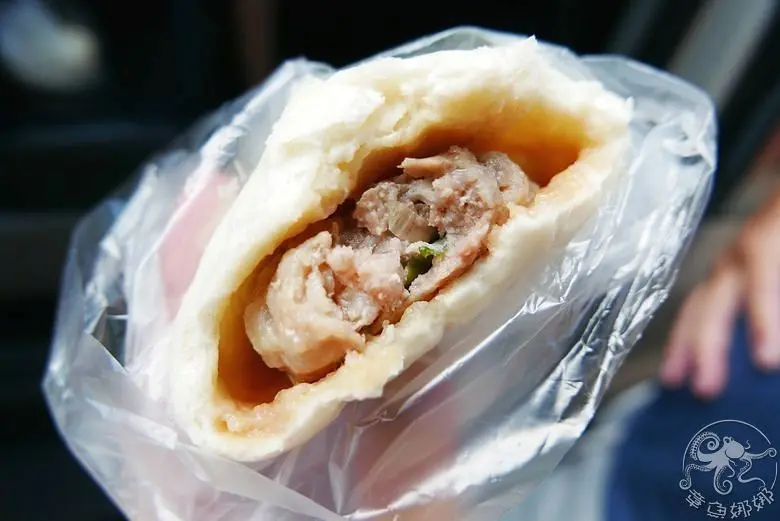 台東美食小吃【東河包子/纏記舊街東河包子】兩家肉包介紹與菜單價格，台11線上的肉包店！