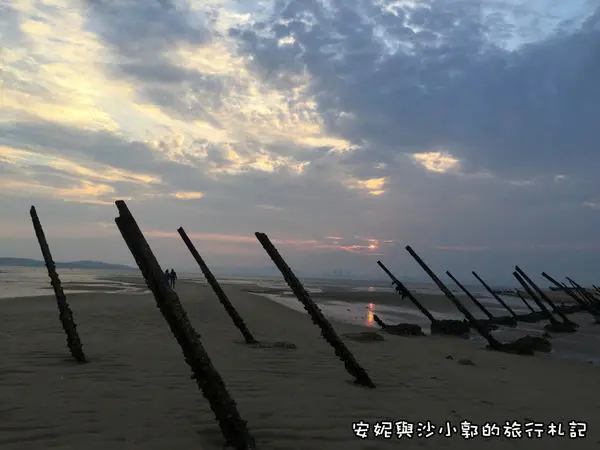 【金門。金寧】守護金門的軌條砦  夕陽餘暉映照沙灘-慈湖觀海平台