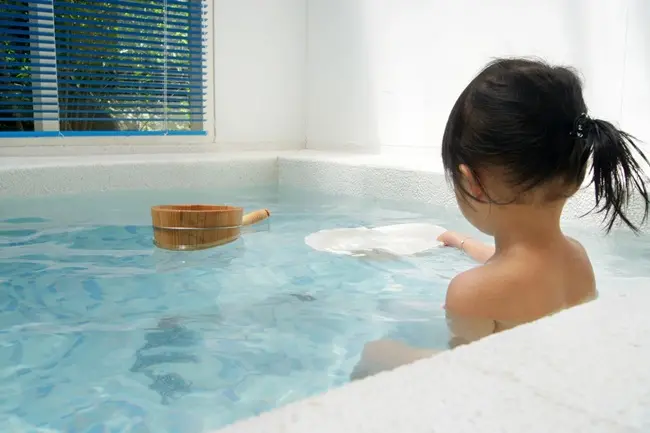 《南投溫泉泡湯推薦》有國家溫泉標章認證的埔里漾之谷溫泉會館，天然碳酸氫納泉泡完好咕溜