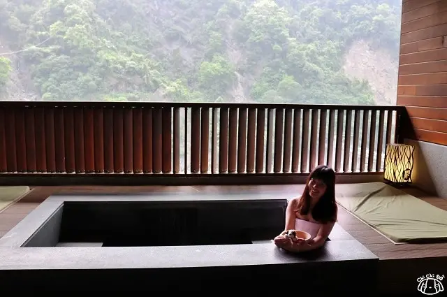 【台北旅遊】烏來璞石麗緻溫泉會館 超大View自然景觀湯屋 烏來半日小旅行泡湯趣-烏來老街．泰雅婆婆美食店．高家冰溫泉蛋．泰雅勇士山豬肉香腸