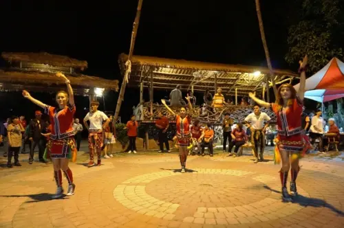 [台東卑南] 原始部落 - 烤雞烤魚+原民舞蹈表演              