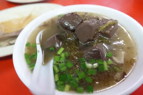 (胖樺食記)台東必吃排隊美食「卑南豬血湯」/廣傳路/豬舌糯米腸都好吃