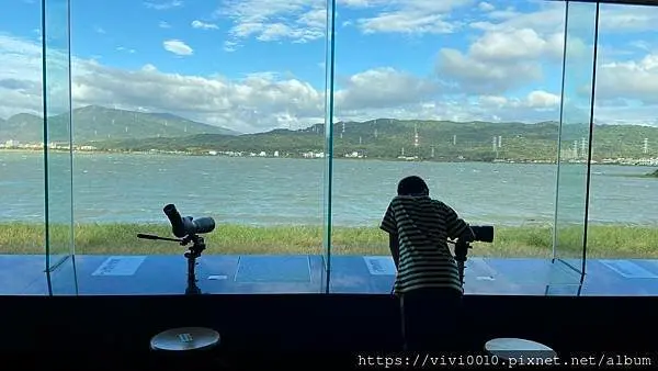 屏東.恆春-南下避冬的水鳥都跑哪裡去了?帶孩子來趟龍鑾潭自然中心~用望遠鏡找水鳥喔!!
