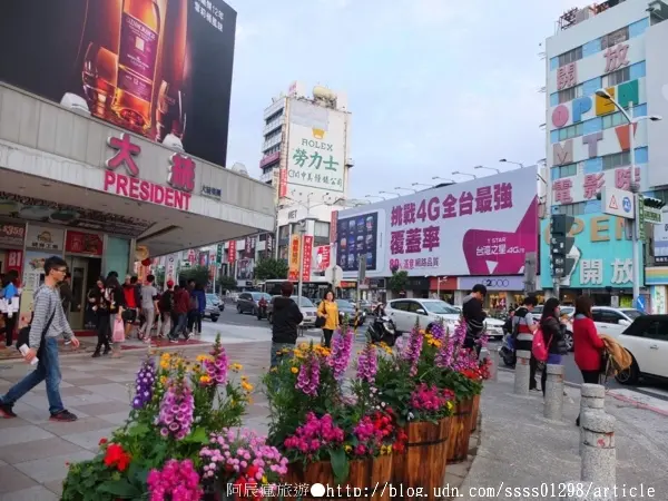 【旅行遊記。高雄新興區】新崛江商圈。高雄都會區最in的逛街購物勝地        
      