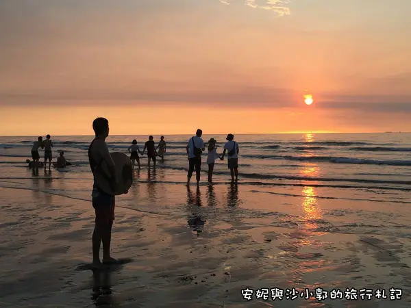 【新竹景點】夏天一起來去玩沙踏浪吧！親子假日好去處 夕陽海灘-新月沙灣
