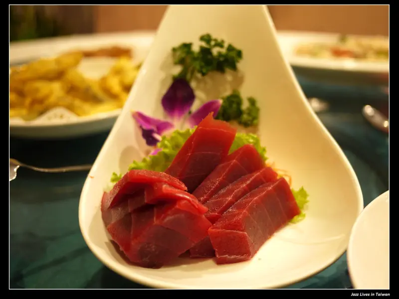 [佳珍海產] 明亮氣派的佈置裝潢, 琳瑯滿目的漁獲海鮮, 顛覆漁港用餐的視覺與味覺享受~