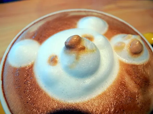 可愛的立體小熊拉花→台中的５２ｃａｆｅ！！！